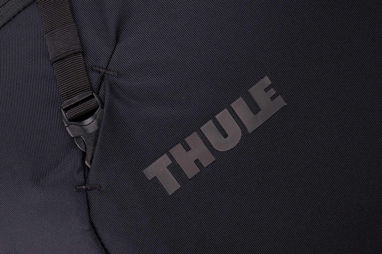 Thule Subterra 2 putna torba s kotačima 70cm/90L za unos prtljage u zrakoplov- crna