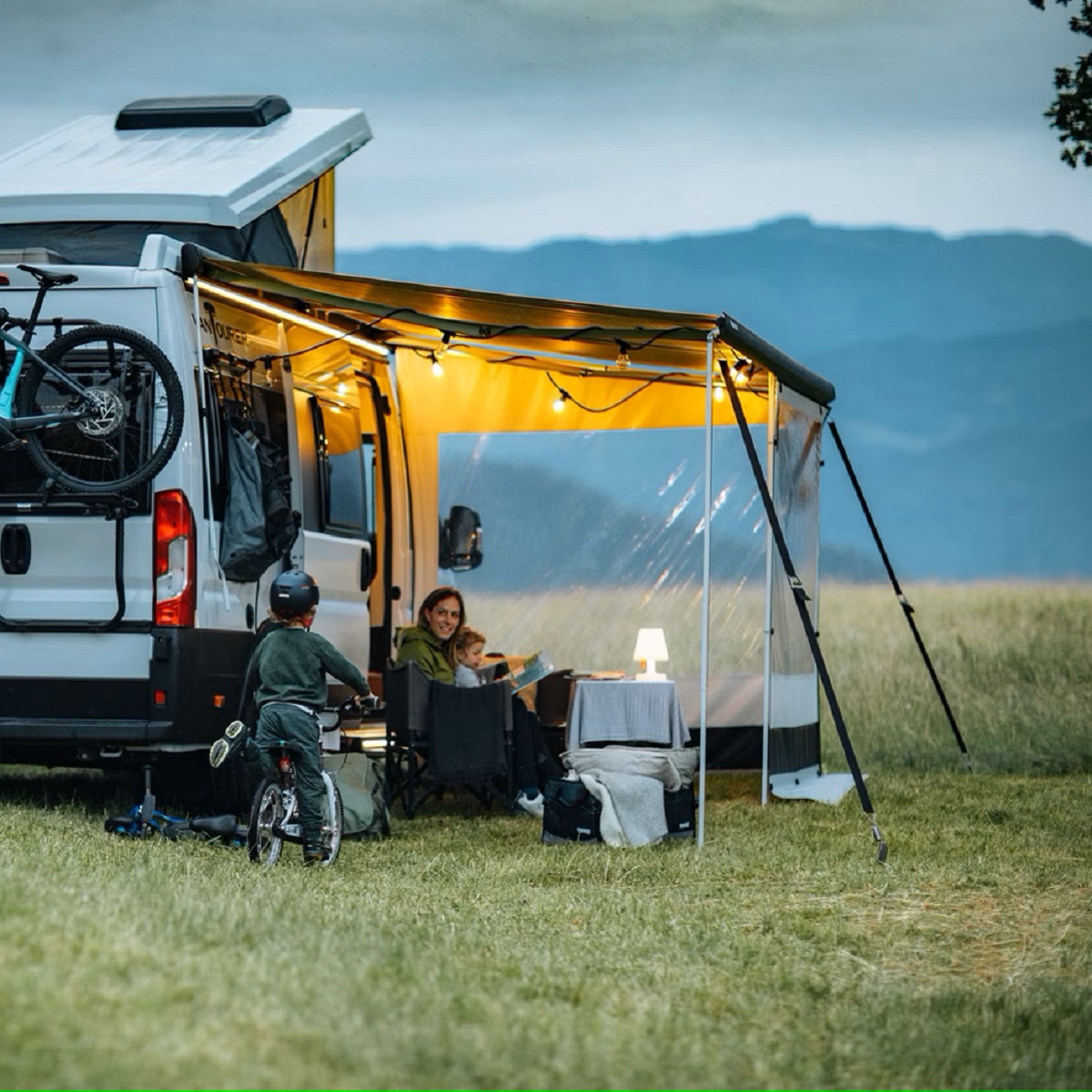 Thule Omnistor 5200 crna tenda za vozila 4 x 2,5m
