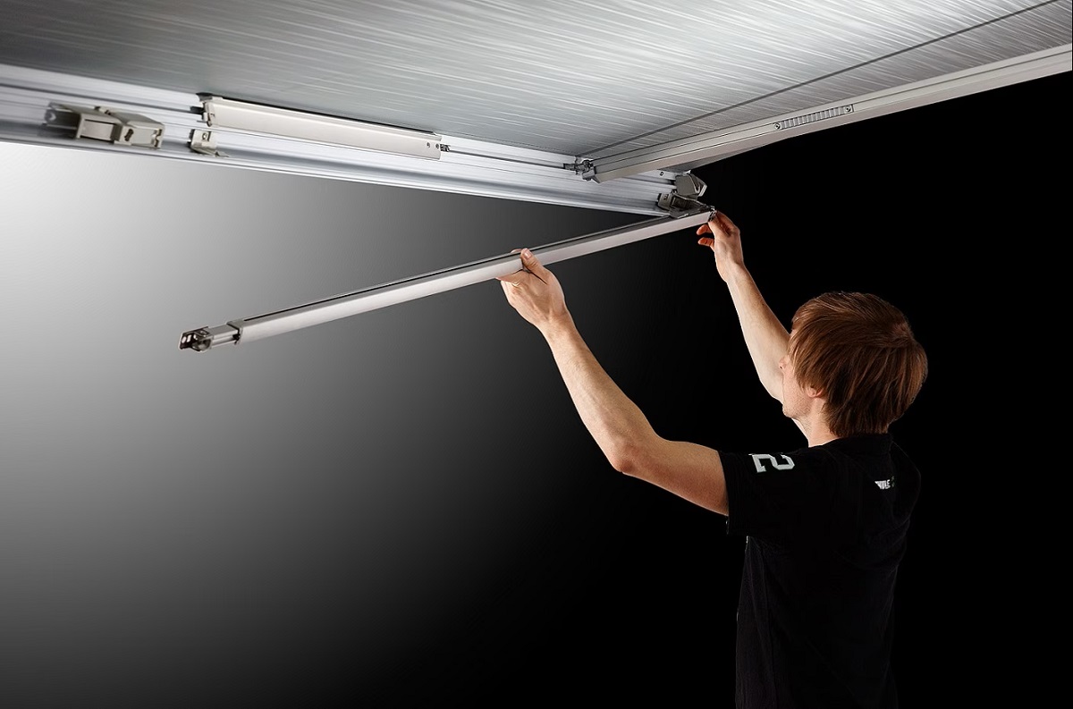 Thule Omnistor 5200 crna tenda za vozila 4 x 2,5m