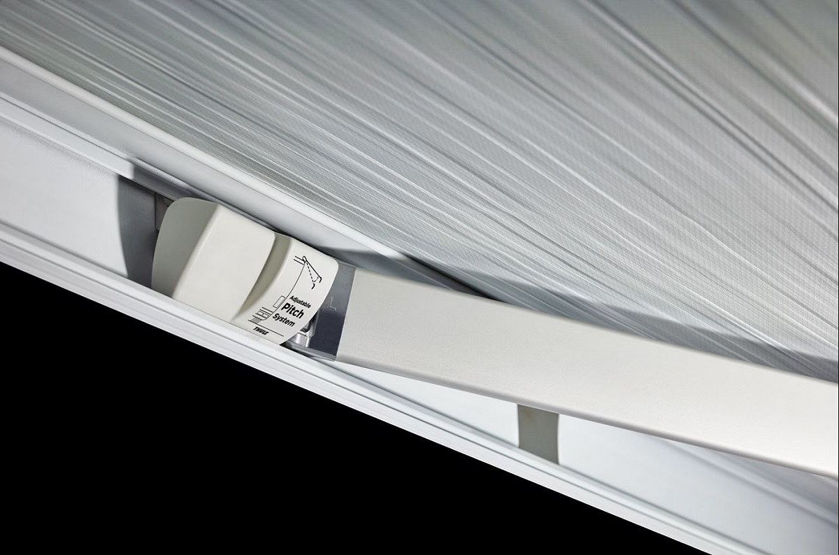 Thule Omnistor 5200 crna tenda za vozila 4 x 2,5m