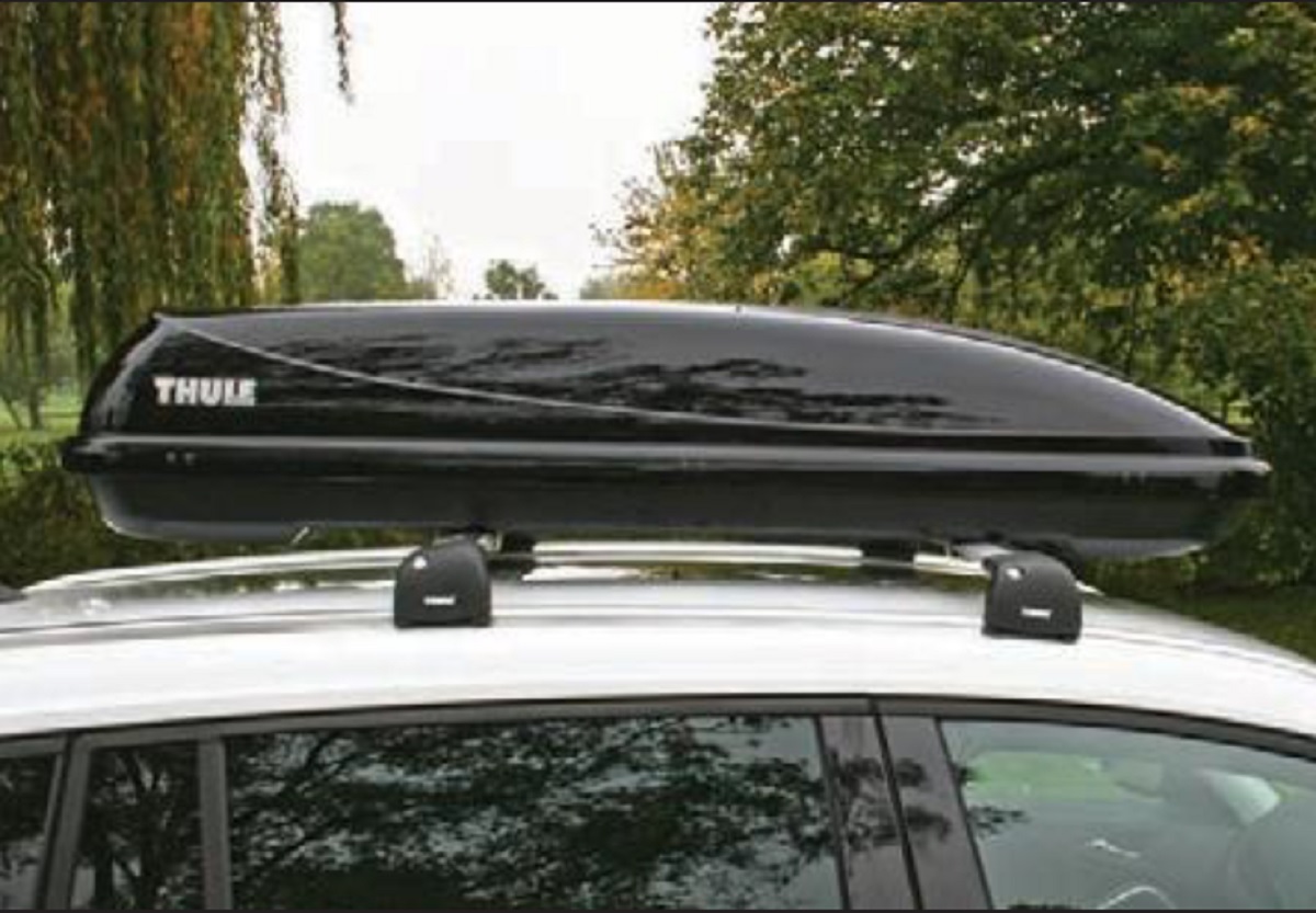 Thule krovna kutija Ocean 200 crne glossy boje