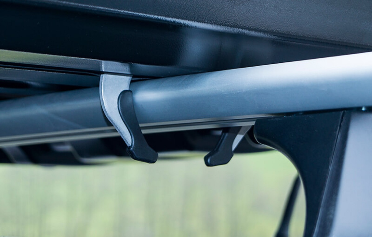 Thule Pacific M (200) sjana crna krovna kutija