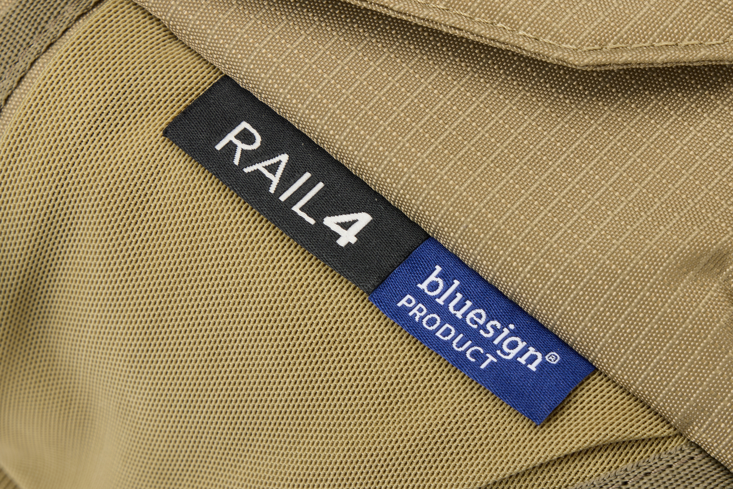 Thule Rail torbica za tekućinu za oko struka 4L smeđa