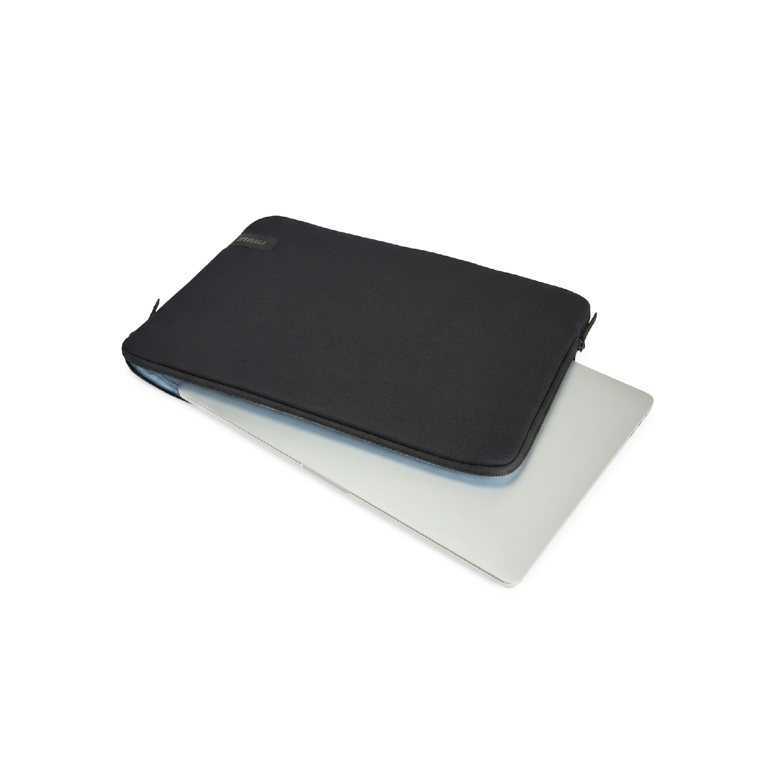 Thule Koya navlaka za MacBook® Air 13" - crna